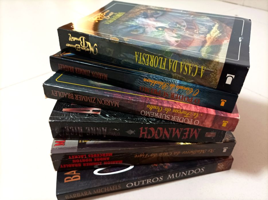 Livros: Marion Zimmer Bradley / Barbara Michaels