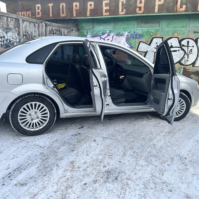 Продам шевроле Лачеті