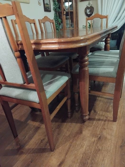 Stół dębowy z krzesłami