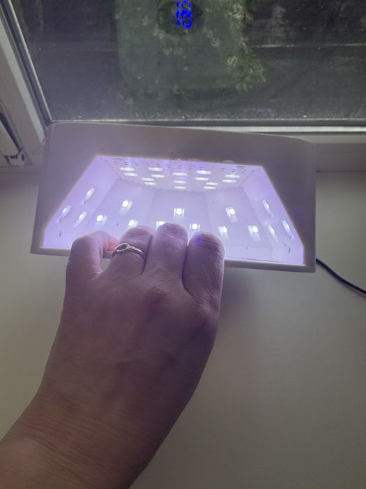 Продам лампу для маникюра