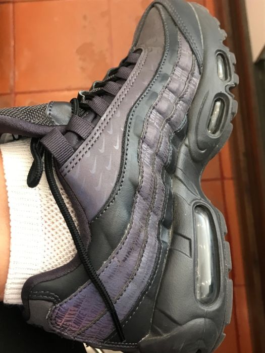 Ténis NIKE que brilham com a luz