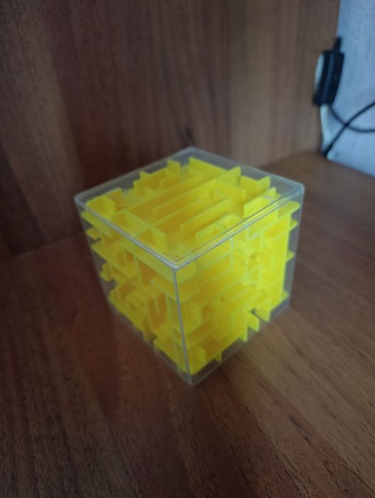 3D куб лабіринт.