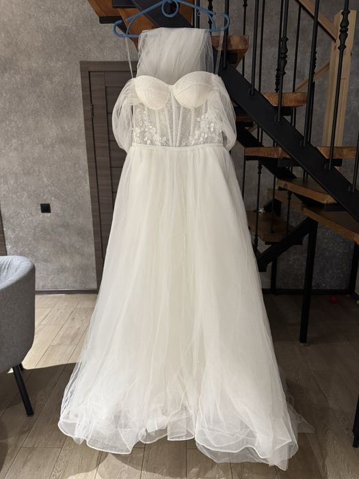 Весільні сукня А сілует