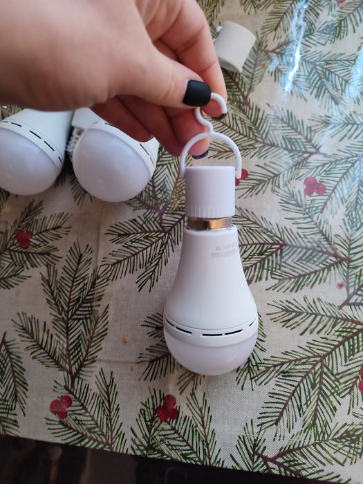 Енергозберігаюча лампа на гачку e27 акумулятор 9 Вт