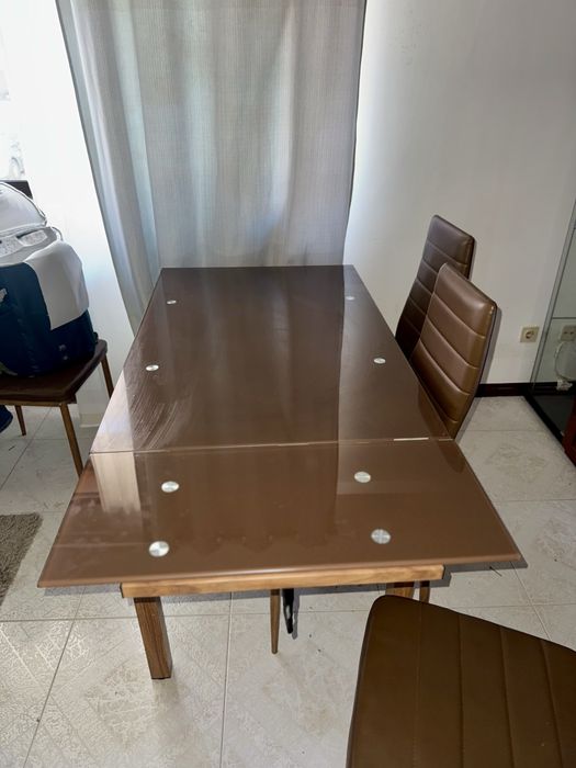 Mesa extensivel com 6 cadeiras