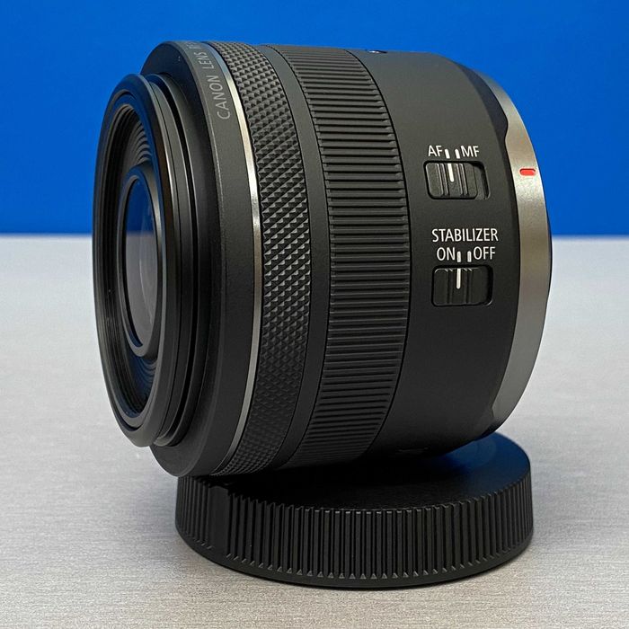 Canon RF 35mm f/1.8 Macro IS STM