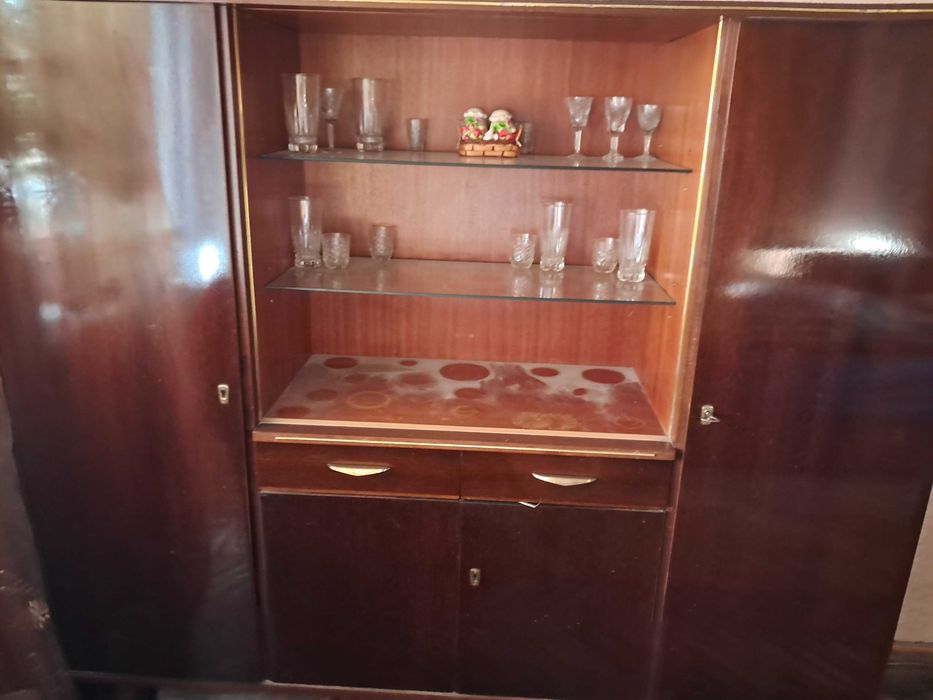 Сервант шкаф  кресло