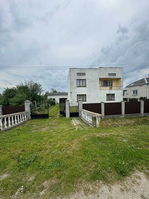 Житловий будинок та земельна ділянка 10,4 сот., с. Великий Дорошів