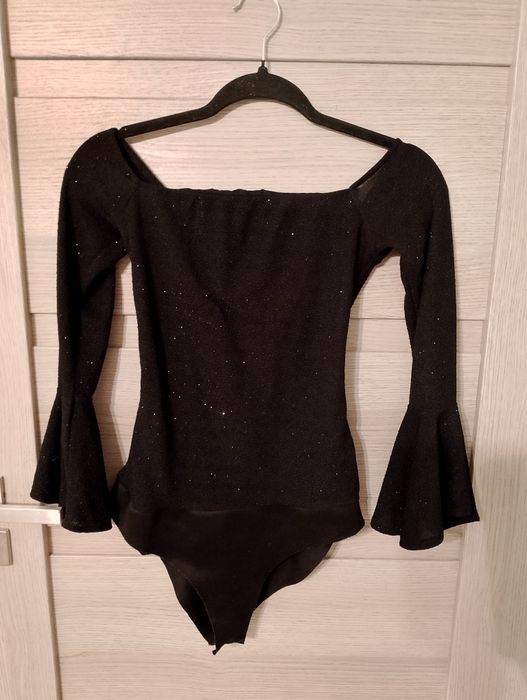 Bluzka z wycięciami na plecach