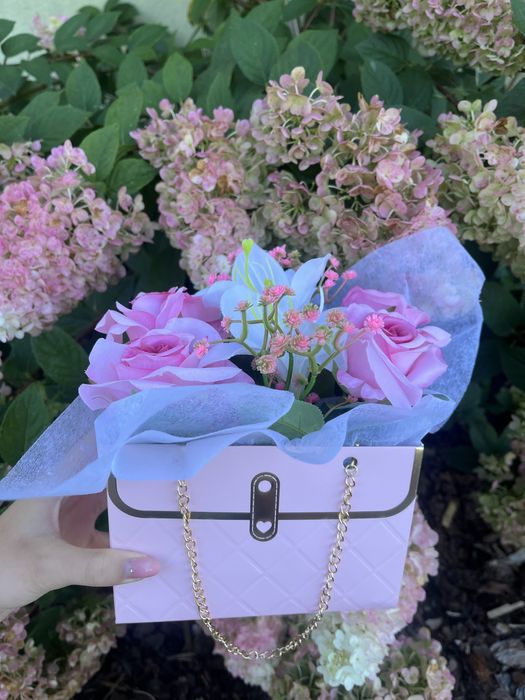 flower box prezent bukiet kwiaty sztuczne kobiecy w torebce