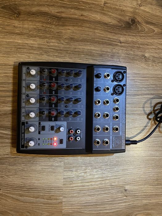 Behringer XENYX 802 mikser analogowy + oryginalny