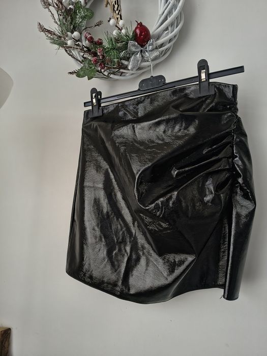 Lakierowana czarna spódniczka damska Zara s 36