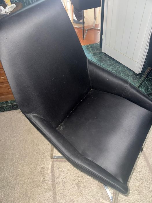 6 Cadeiras preta de metal