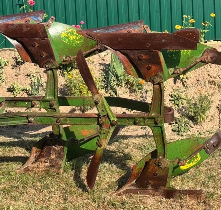 Плуг John Deere двохкорпусний
