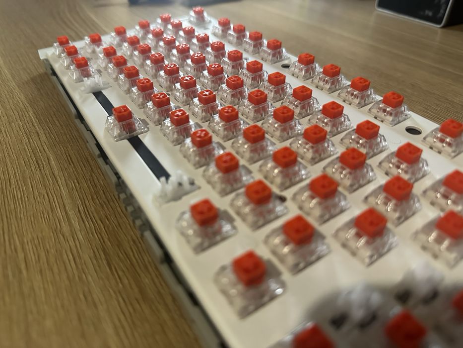 Hator Skyfall TKL Pro — механічна клавіатура з hot-swap