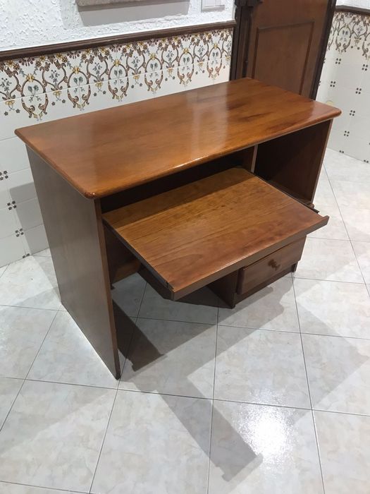 Secretária de madeira