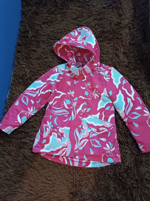 Продам курточку-вітровку на дівчінку