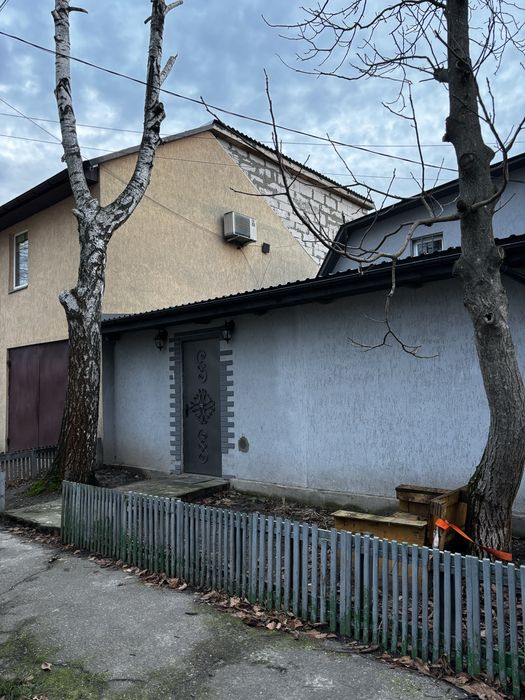 Частина приватного будинку двокімнатна квартира