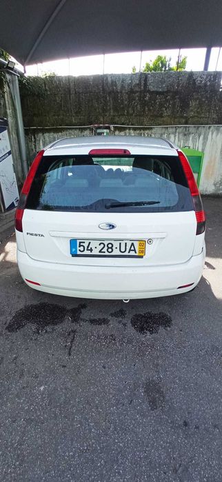 Fiesta 1.4, 2002, 200.000km. Motivo da venda: mudança de país