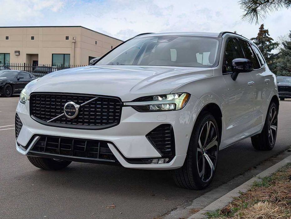 Volvo XC60 B5 Ultimate Dark Theme      2023