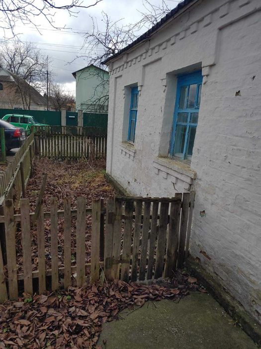 Продаж будинку не далеко від центру та річки смт. Володарка