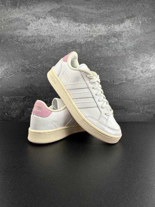 Шкіряні кросівки Adidas Grand Court SE (40)