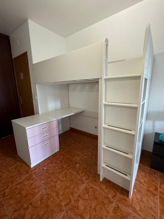 Cama criança rosa e branco