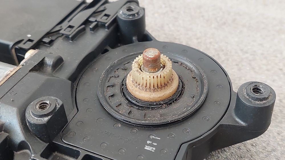 Motor vidro frente esquerdo VOLKSWAGEN Passat Variant (3B5)