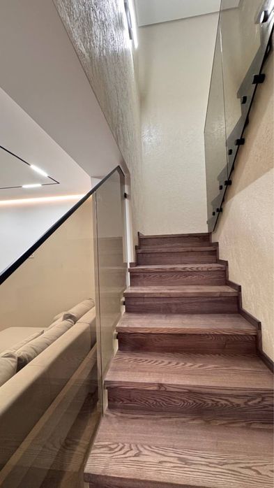 Продаж дуплексу з гаражем.