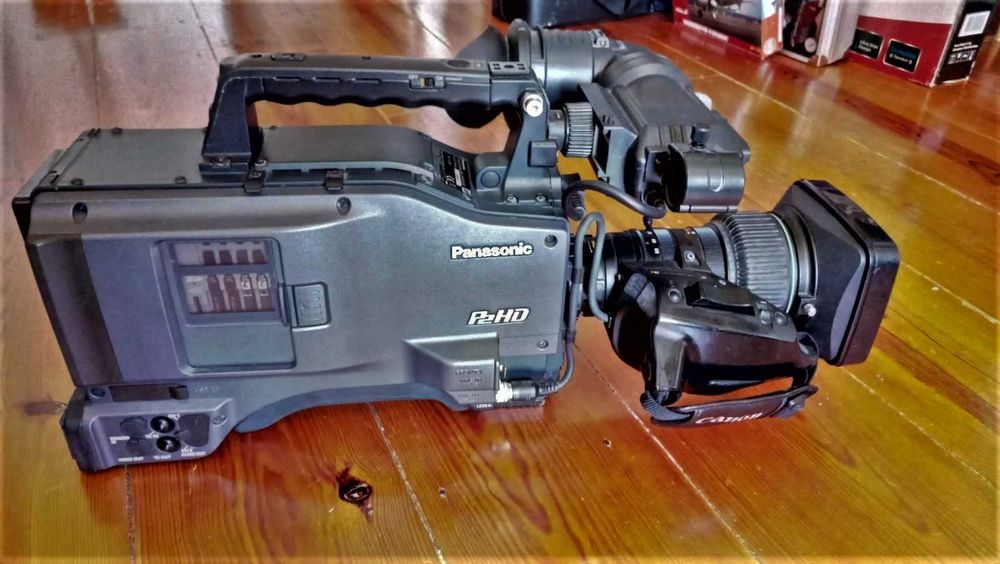 Câmara Panasonic AG-HPX500 P2 com acessórios + tripé Sachtler 20II
