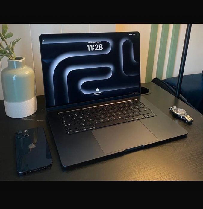 MacBook Air 15.3″ M3 (2024) | 16 GB RAM | 512 GB SSD