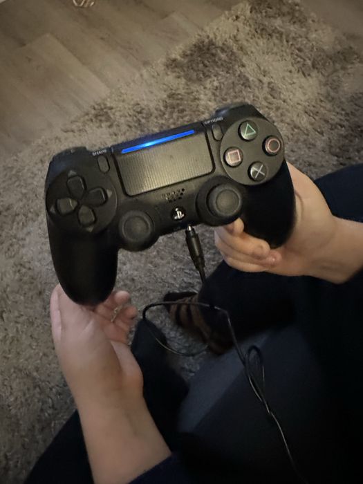 Playstastion 4 pro 1t com um comando