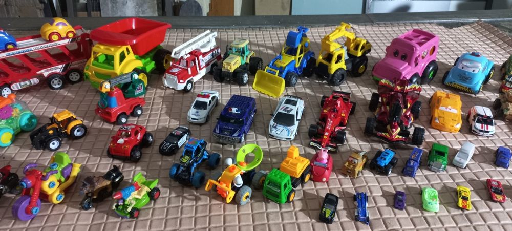 Дитячі іграшкові машинки/трактори/мотоцикли/авто поліції ,ціна за все