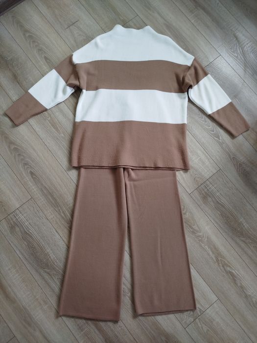 Жіночий в'язаний костюм оверсайз з штанами палаццо в ідеальному стані