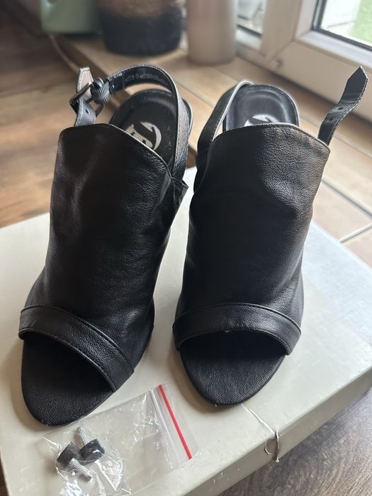 Piękne szpilki Bata r. 35