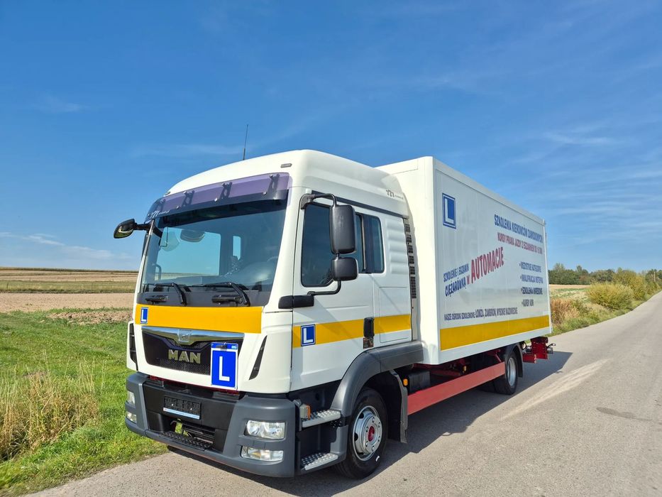 MAN TGL 12.180 KLIMA 8.2m AUTOMAT 3 osobowy WINDA TOP CENA euro 6 nauka jazdy ESP ASR opinią rzeczoznawcy