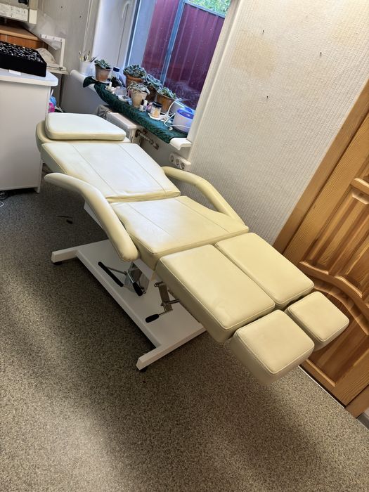 Педикюрне крісло-кушетка мод. 235 з гідравлічним регулюванням висоти