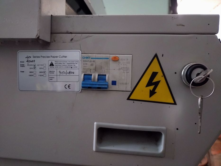 Gilotyna do papieru introligatorska krajarka