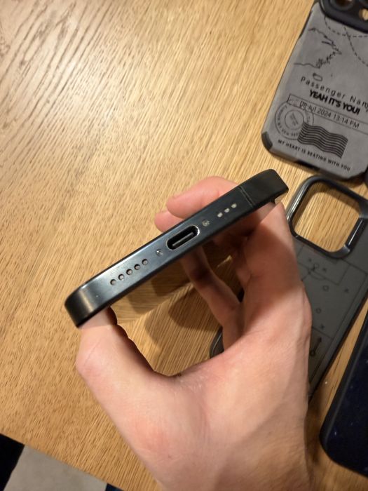 Iphone 15 pro 128 GB tytan czarny