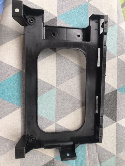 Крепление усилителя AUDI A3 Bang Olufsen  8v0907390A