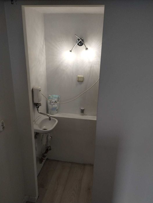 Wynajmę lokal usługowy 13,9 M2 ul. Mickiewicza 4