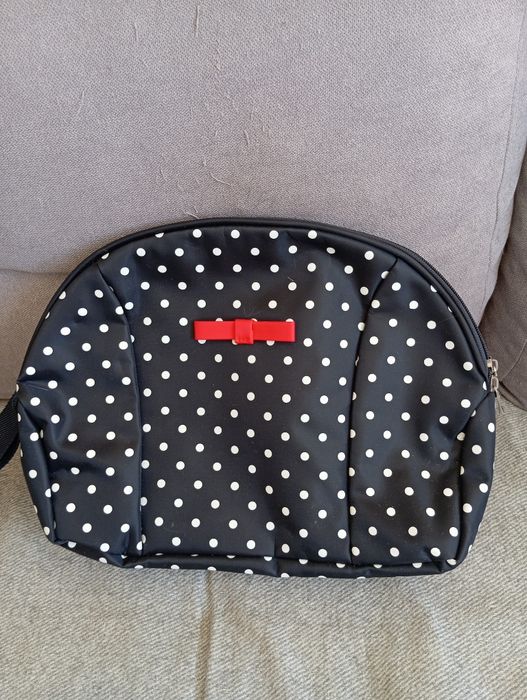 Duża kosmetyczka w grochy