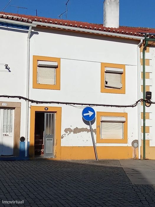 Moradia T4 em Nisa — 210m² para Remodelar (Preço Negociável)