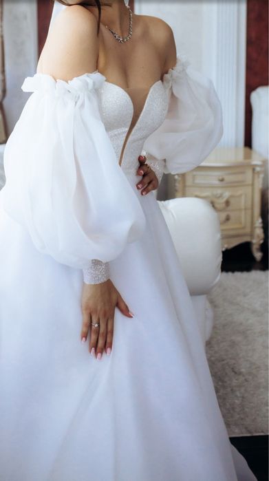 Продам весільну сукню