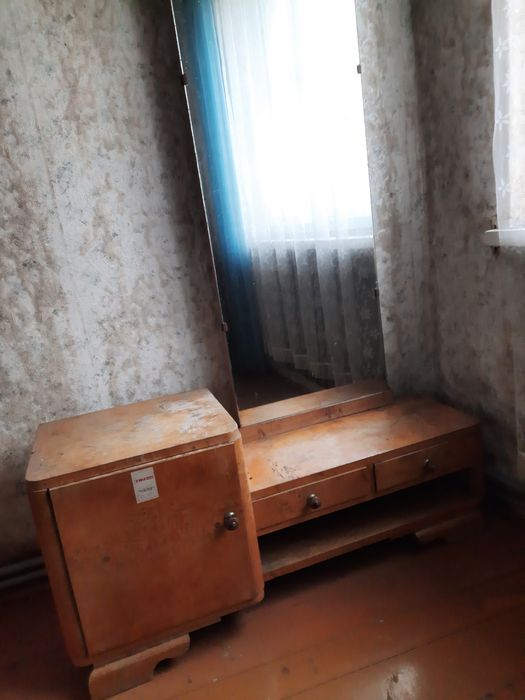 Meble. Toaletka z lustrem, stara z PRL.