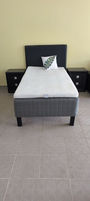 Vendo conjunto de mobiliário completo em excelente estado com design moderno e cores neutras ( preto / cinza) ideal para quarto ou estúdio