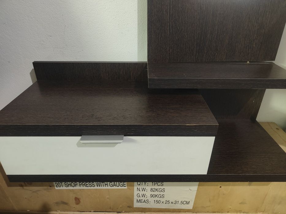 Móvel de entrada com espelho