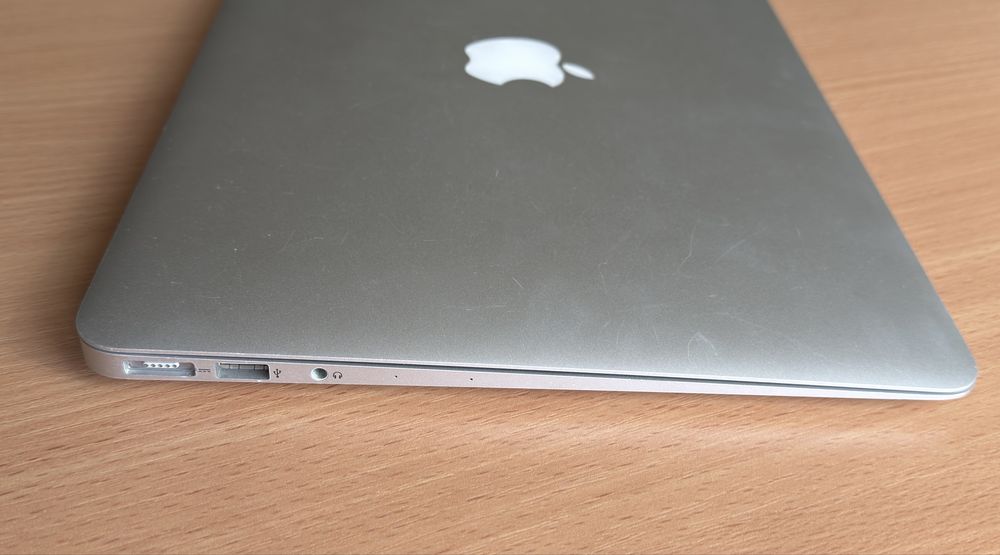 Macbook Air 13 2017 8/256Gb