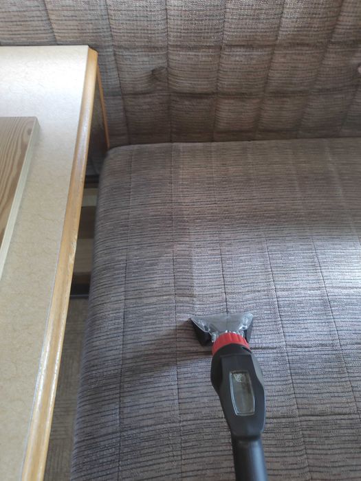 Máquina para lavagem de estofos