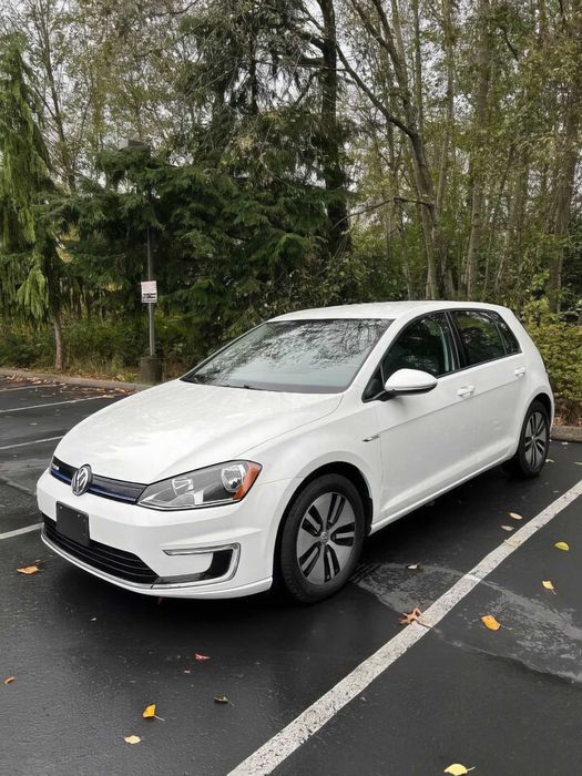 Volkswagen e-Golf SE      2016